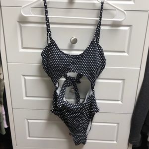 Cupshe polka dot cut out one piece, M. NWT.